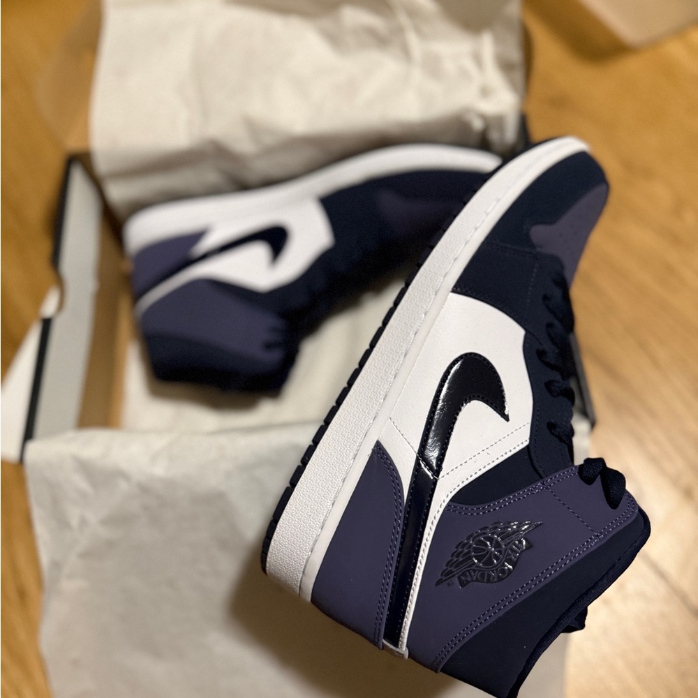 New In Box Air Jordan 1 Mid Shoe Size M 11 / W 12.5 - Obsidian